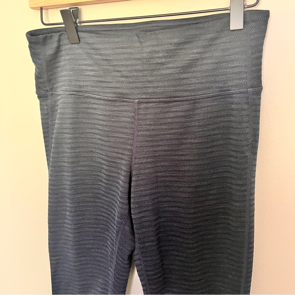 Athleta Navy Stripe Leggings - Size Medium - Picture 8 of 8